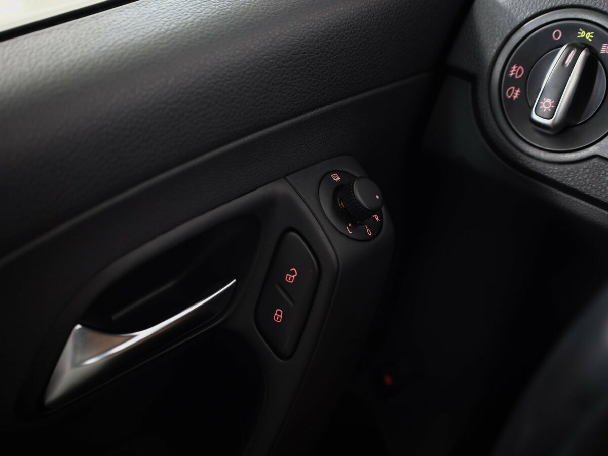 Б/У Фольксваген Поло 2015 года. Фото: #14