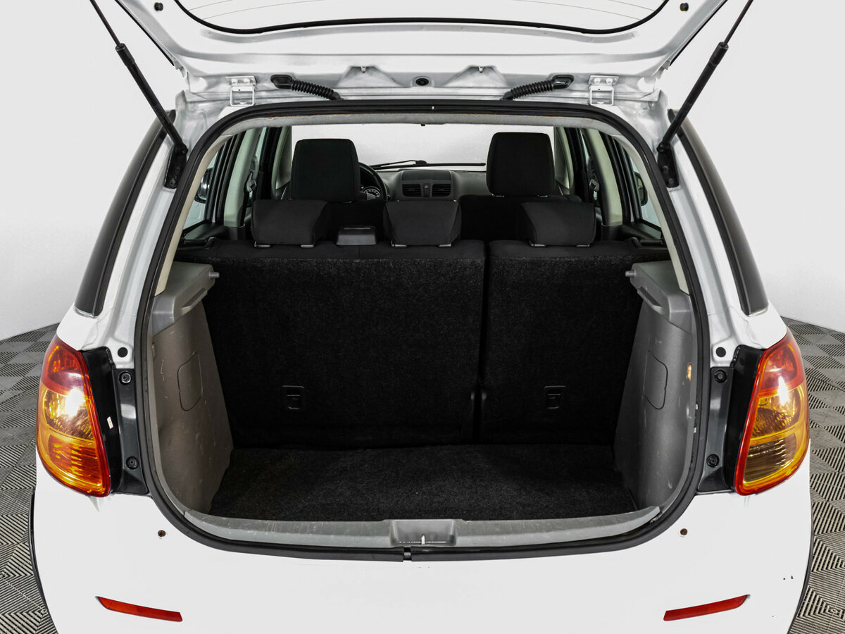 Б/У Сузуки С-Икс4 2011 года. Фото: #15