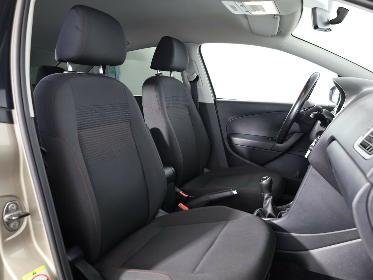 Б/У Фольксваген Поло 2017 года. Фото: #10