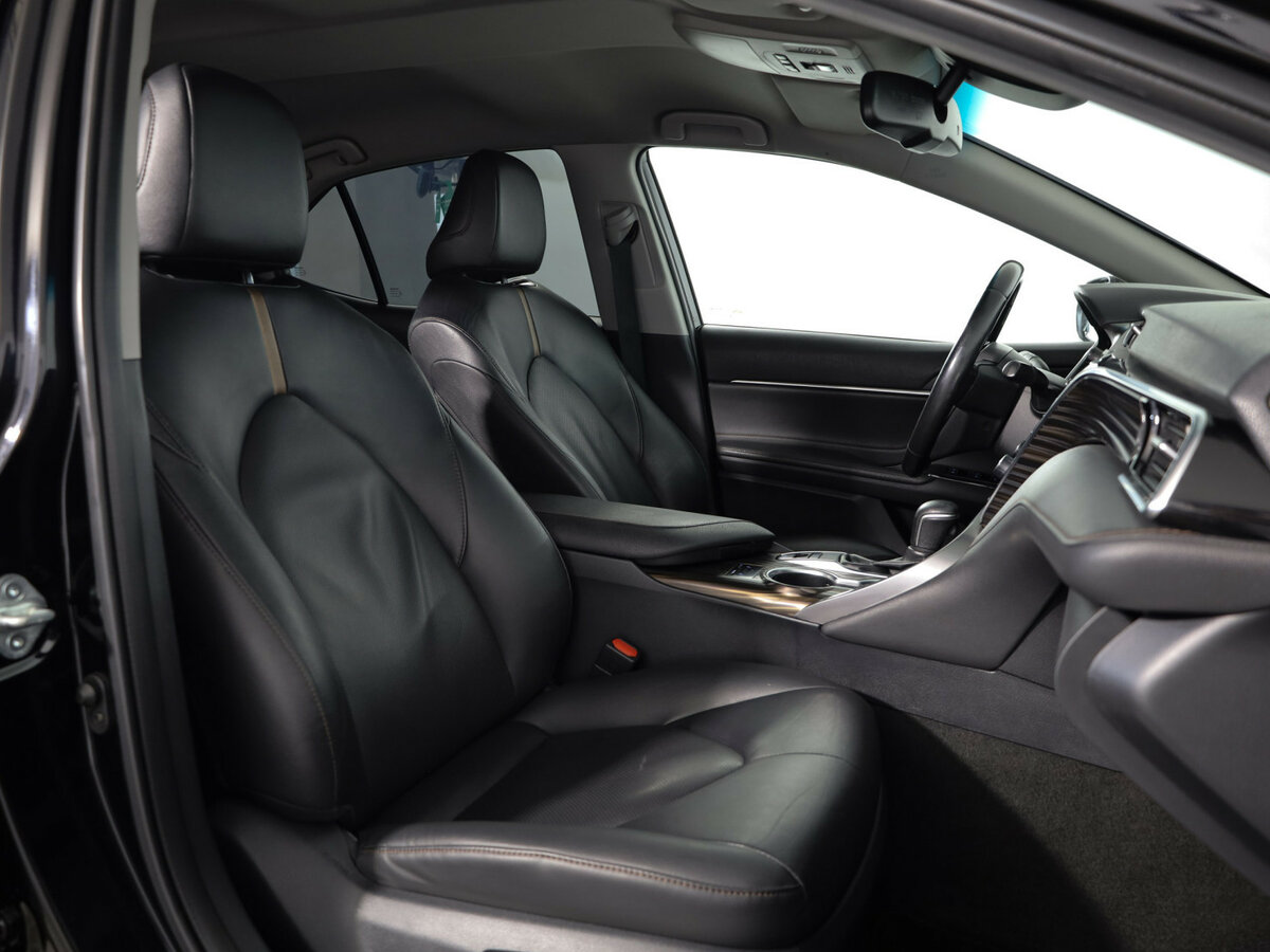 Б/У Тойота Камри 2021 года. Фото: #8