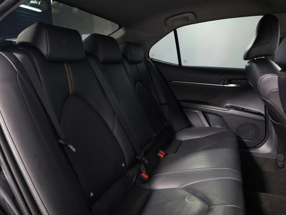 Б/У Тойота Камри 2021 года. Фото: #9