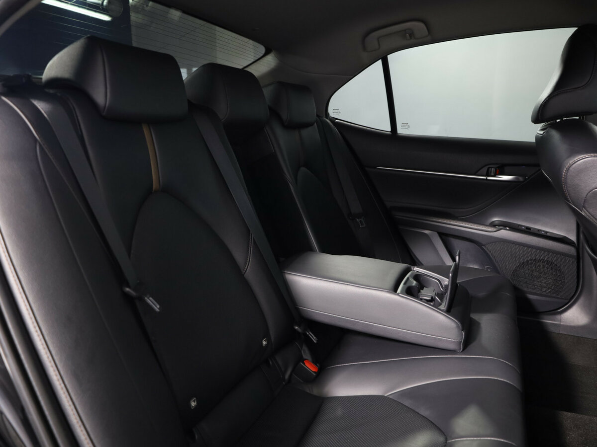 Б/У Тойота Камри 2021 года. Фото: #10