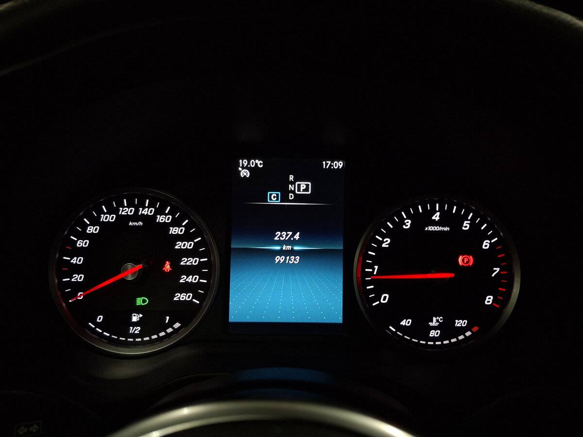 Б/У Мерседес-Бенц ГЛЦ 2021 года. Фото: #12