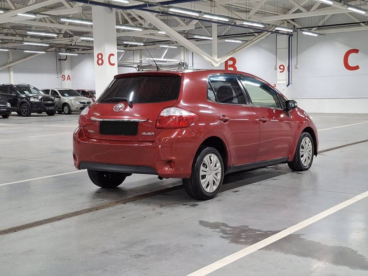 Б/У Тойота Аурис 2010 года. Фото: #4