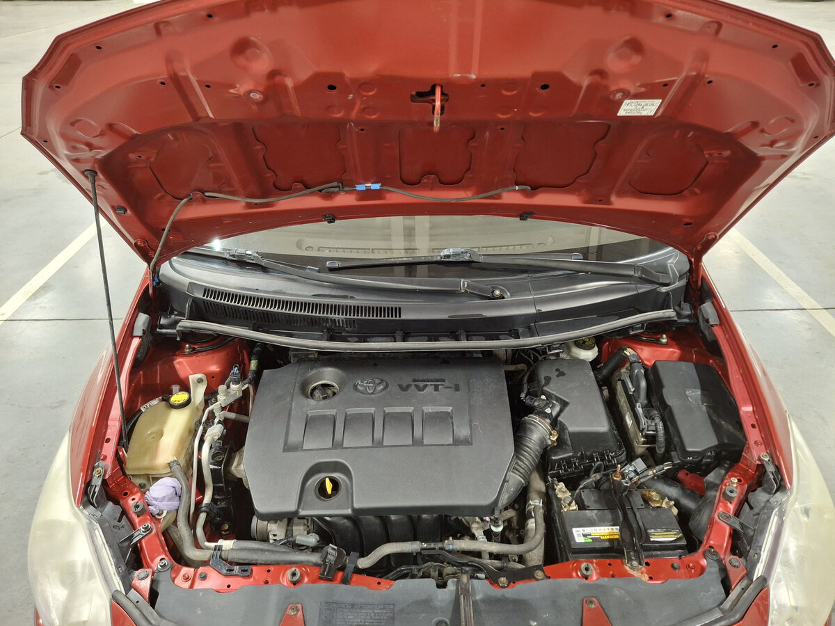 Б/У Тойота Аурис 2010 года. Фото: #8