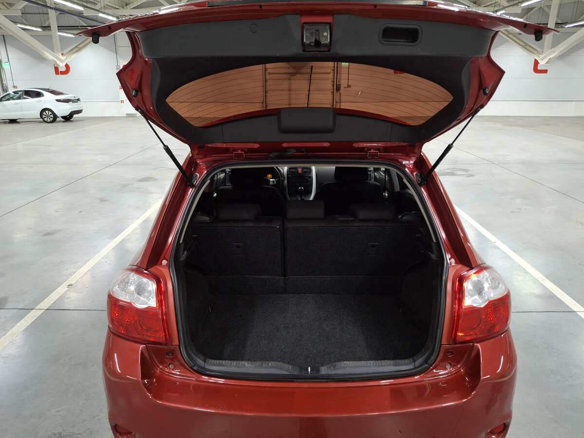 Б/У Тойота Аурис 2010 года. Фото: #9