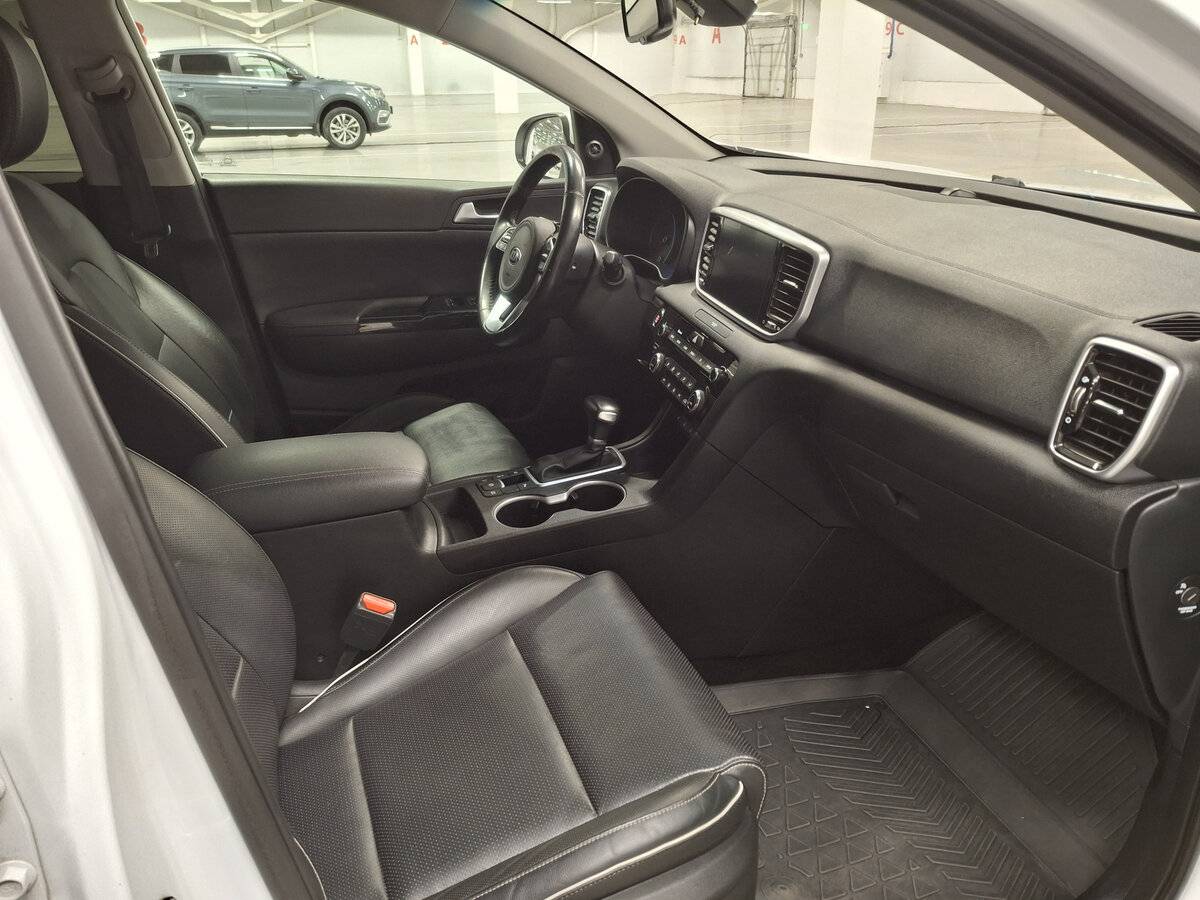 Б/У Киа Спортейдж 2021 года. Фото: #10