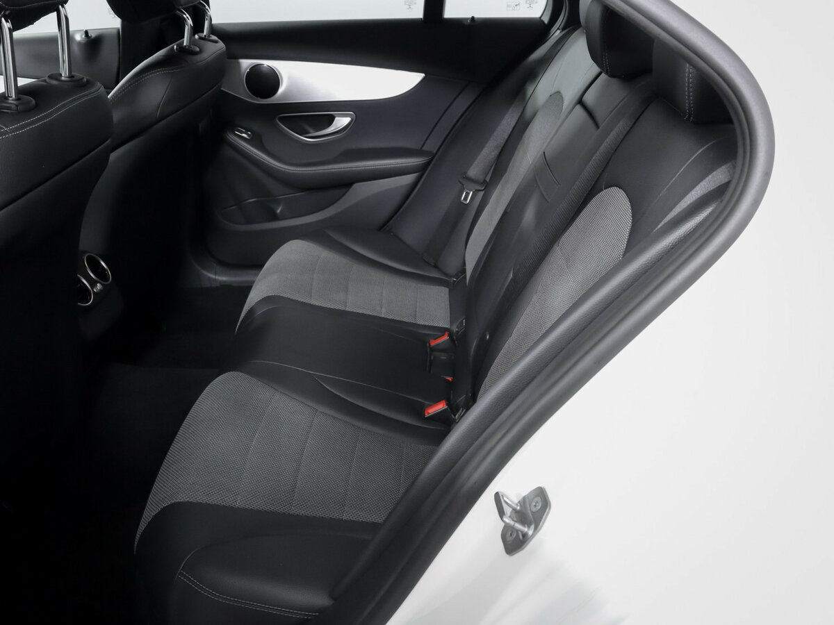 Б/У Мерседес-Бенц Ц-Класс 2016 года. Фото: #7