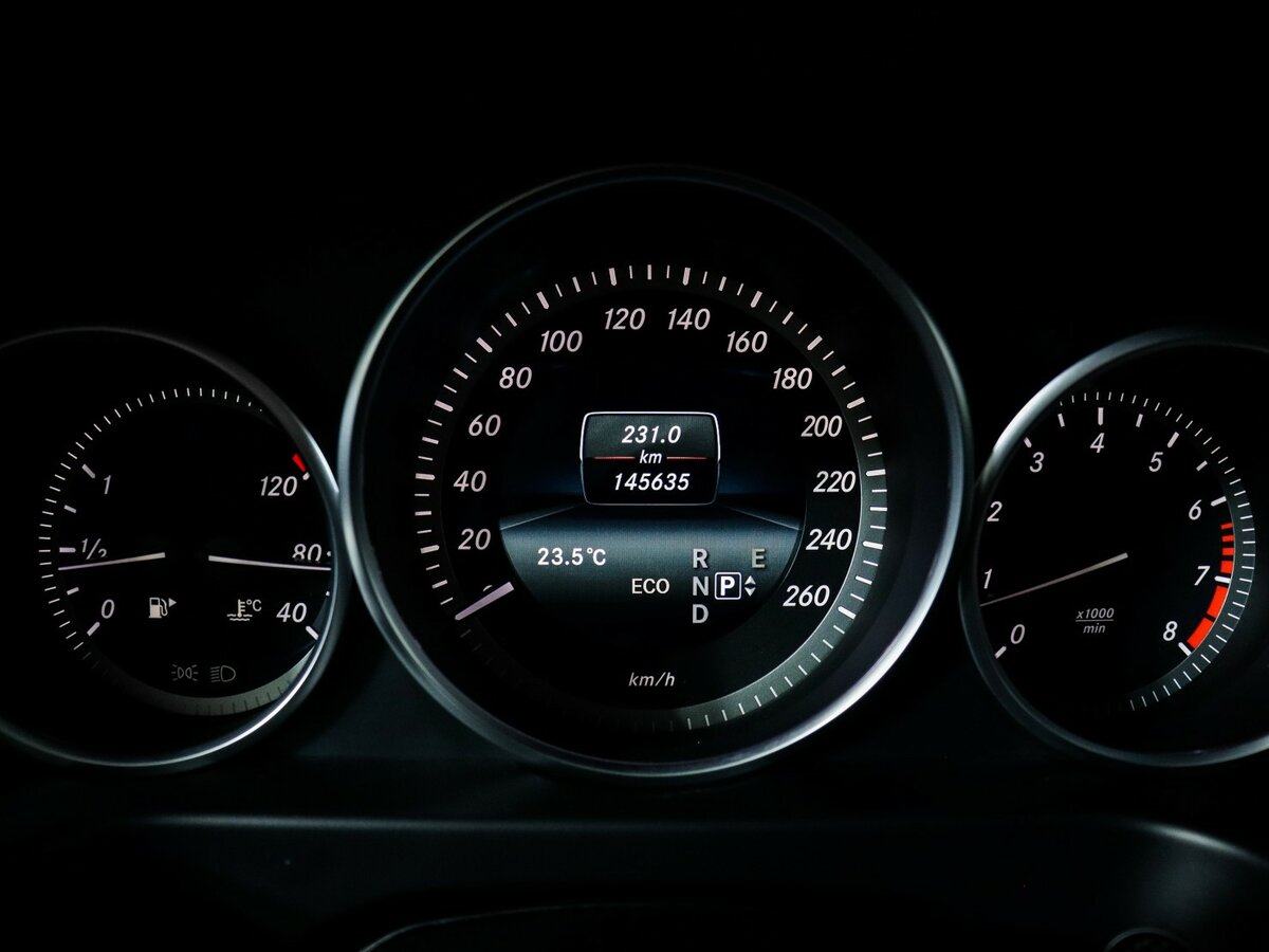 Б/У Мерседес-Бенц Е-Класс 2015 года. Фото: #8