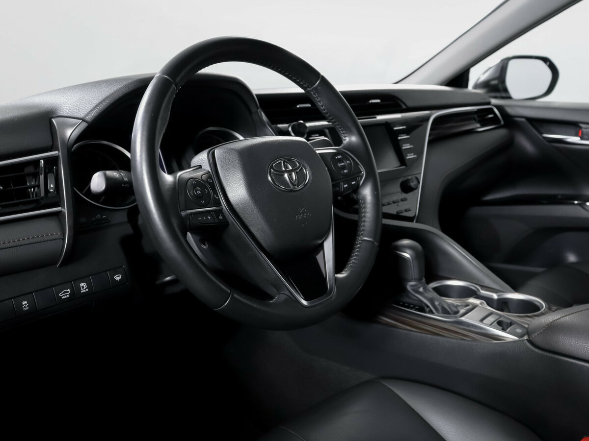 Б/У Тойота Камри 2019 года. Фото: #12