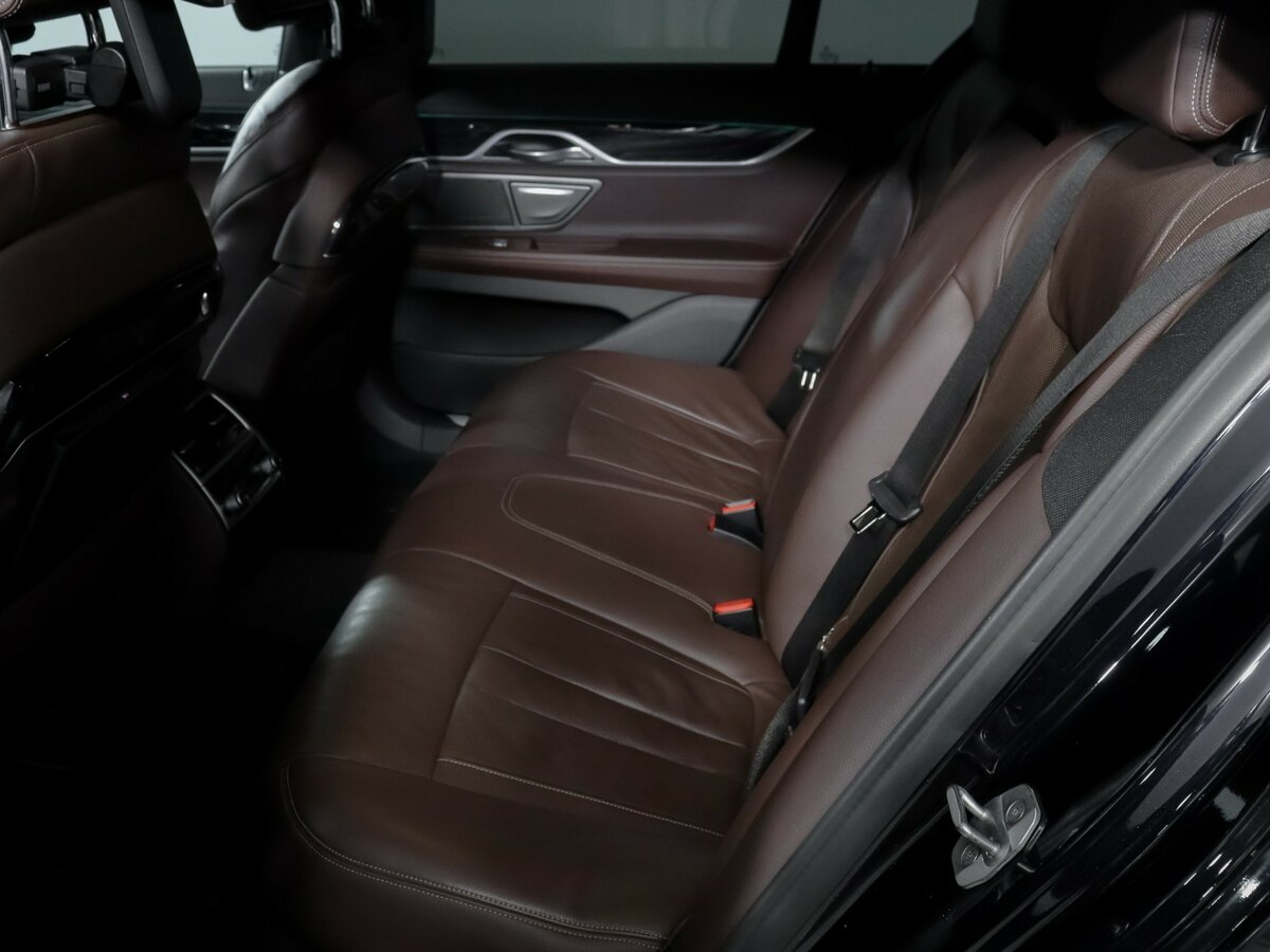 Б/У БМВ 7 серии 2021 года. Фото: #9