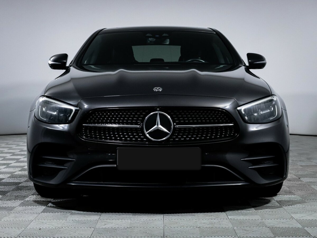 Б/У Мерседес-Бенц Е-Класс 2020 года. Фото: #1