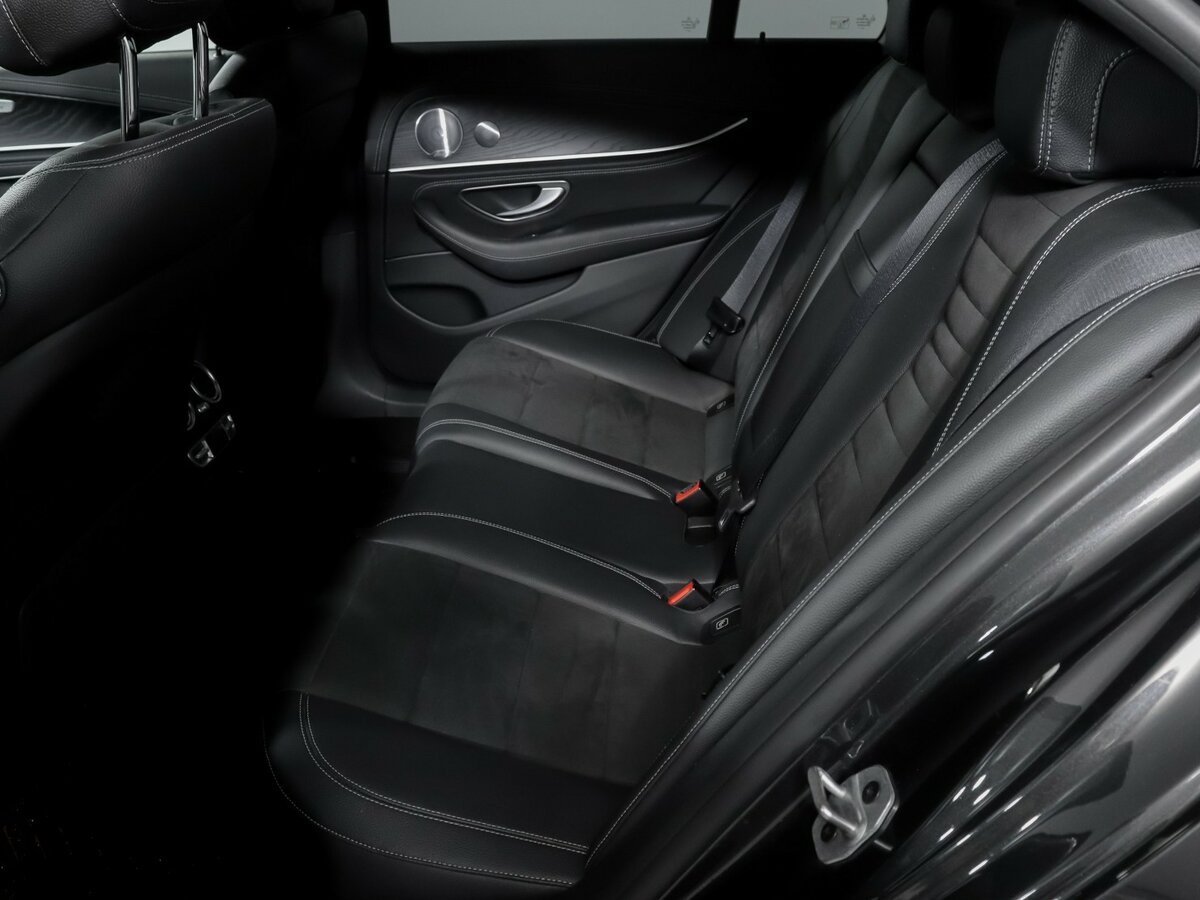 Б/У Мерседес-Бенц Е-Класс 2020 года. Фото: #9