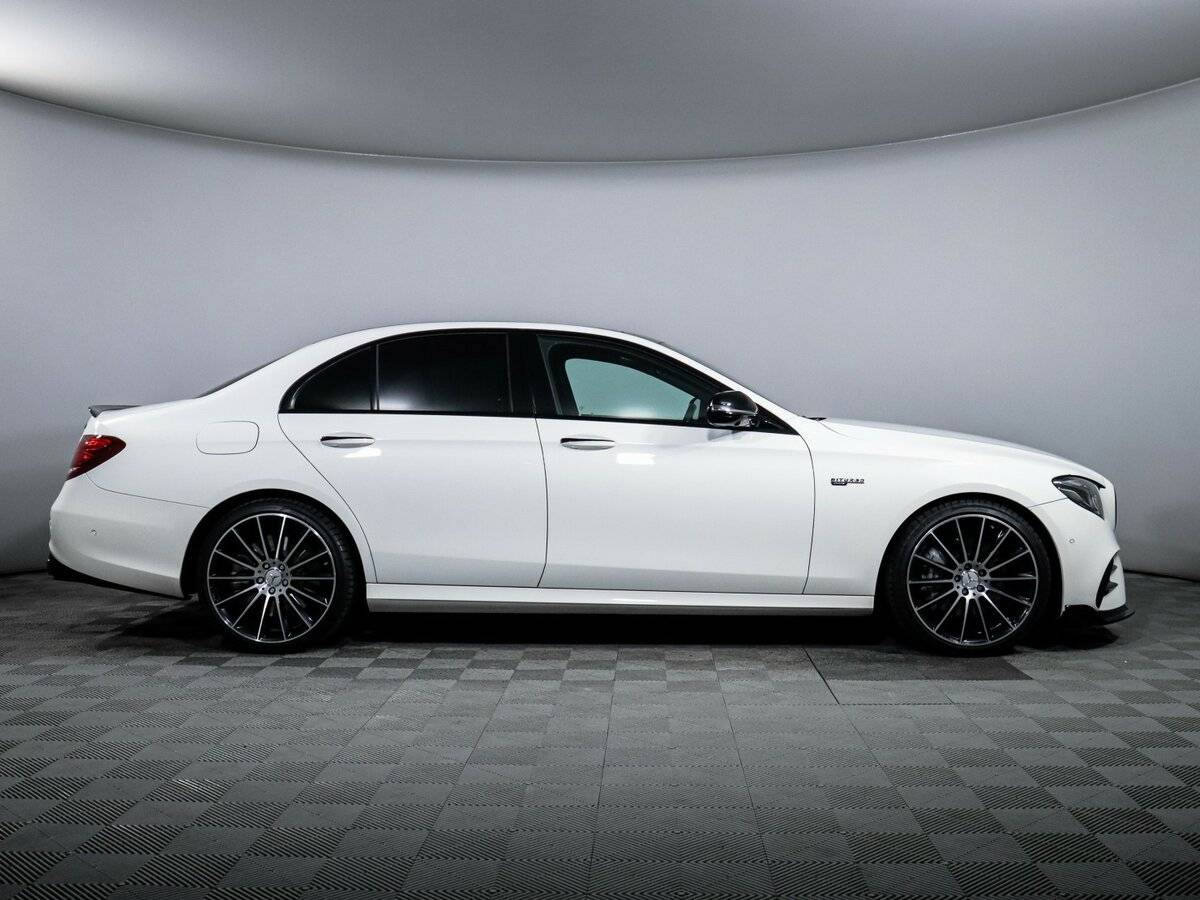 Б/У Мерседес-Бенц Е-Класс АМГ 2017 года. Фото: #3