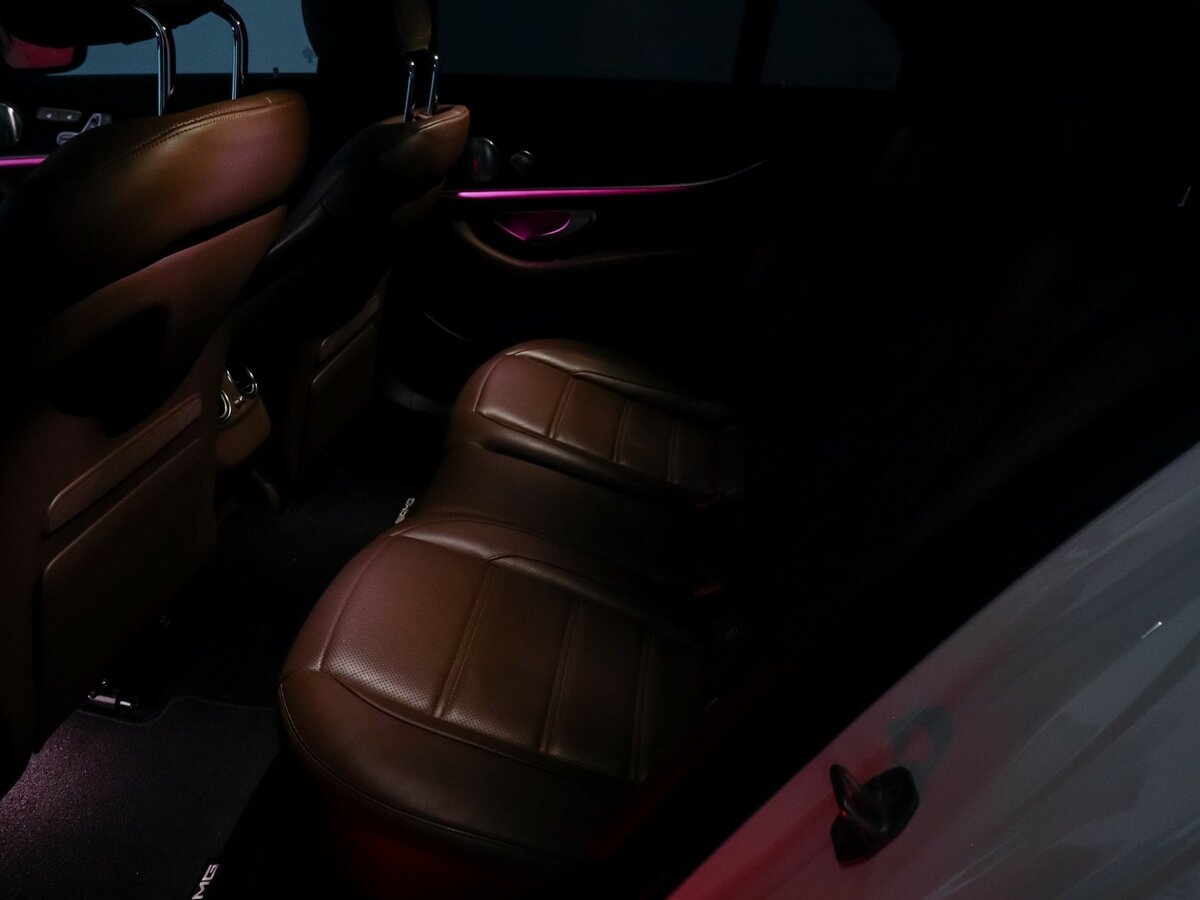 Б/У Мерседес-Бенц Е-Класс АМГ 2017 года. Фото: #28