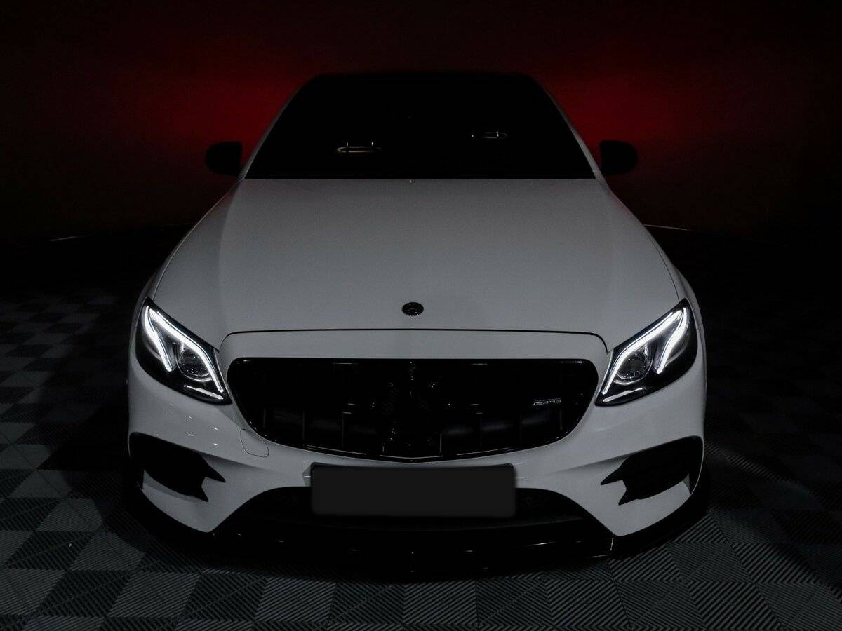 Б/У Мерседес-Бенц Е-Класс АМГ 2017 года. Фото: #31