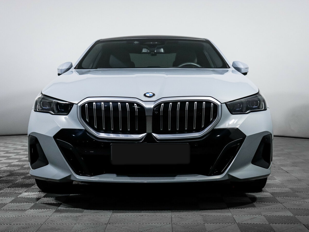 Б/У БМВ 5 серии 2023 года. Фото: #1