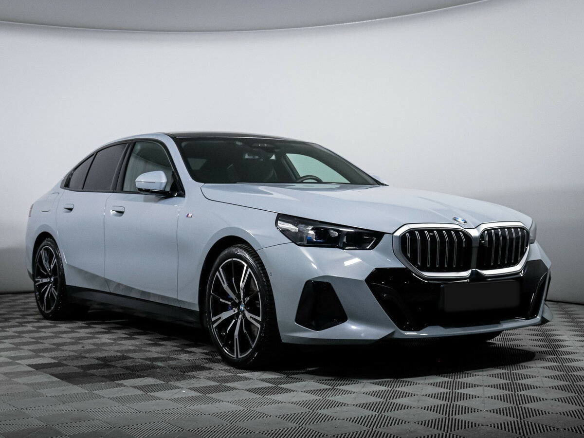 Б/У БМВ 5 серии 2023 года. Фото: #2