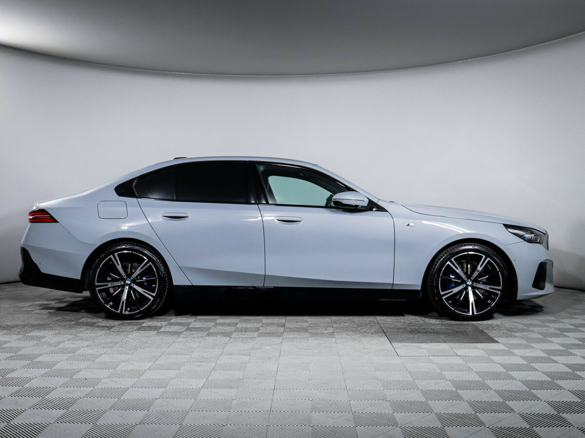 Б/У БМВ 5 серии 2023 года. Фото: #3