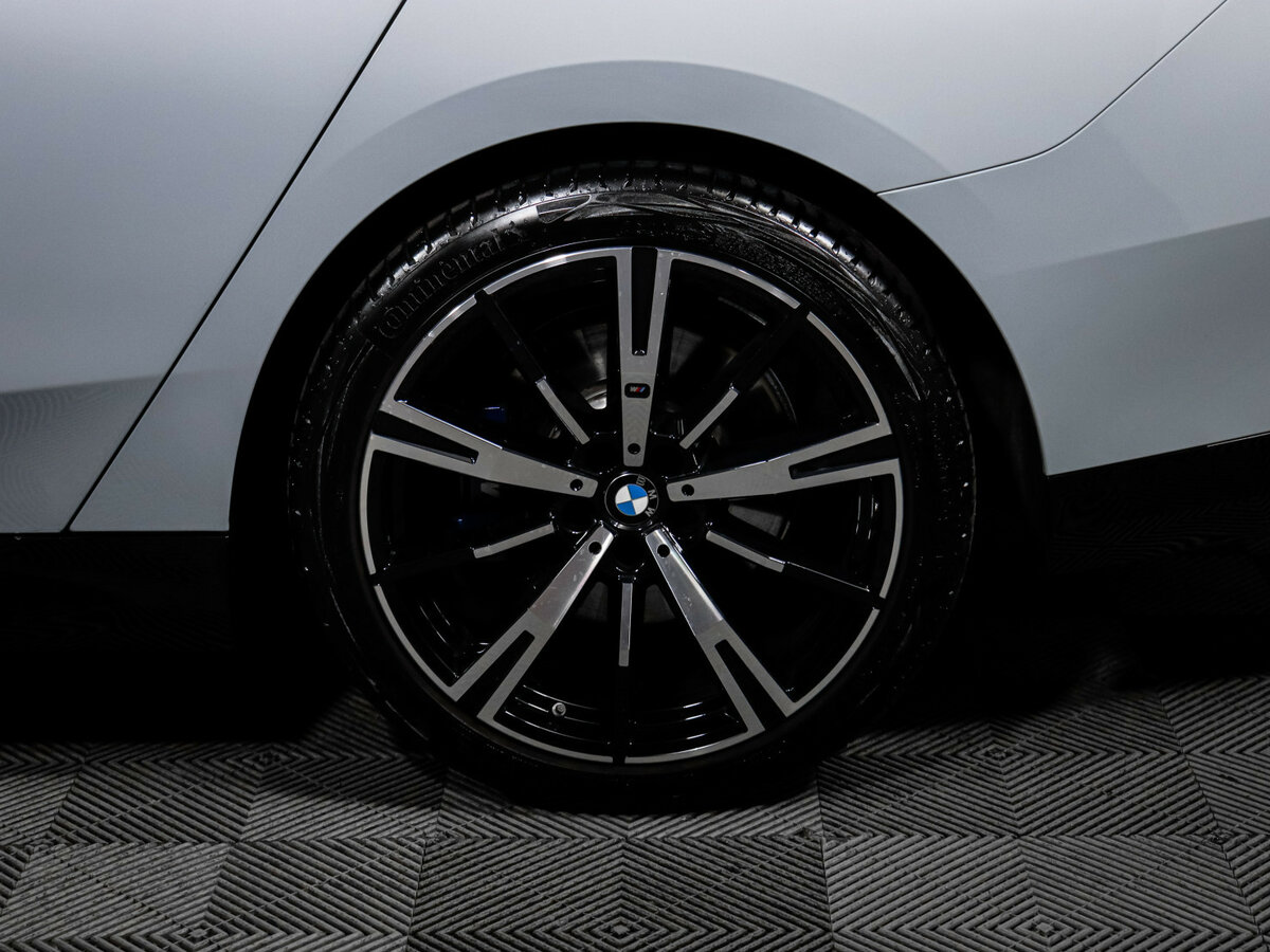 Б/У БМВ 5 серии 2023 года. Фото: #14