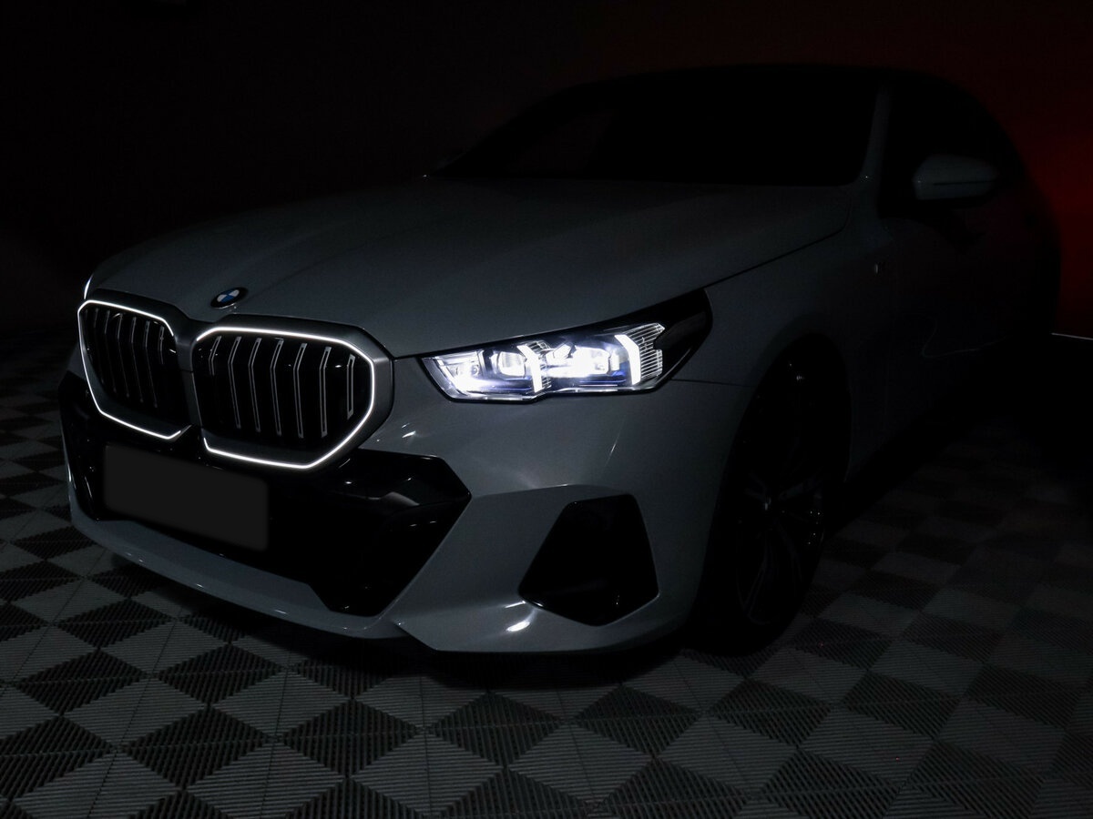 Б/У БМВ 5 серии 2023 года. Фото: #35
