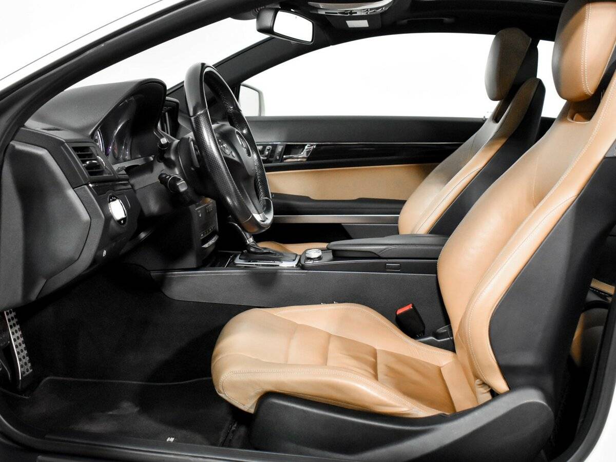 Б/У Мерседес-Бенц Е-Класс 2010 года. Фото: #8