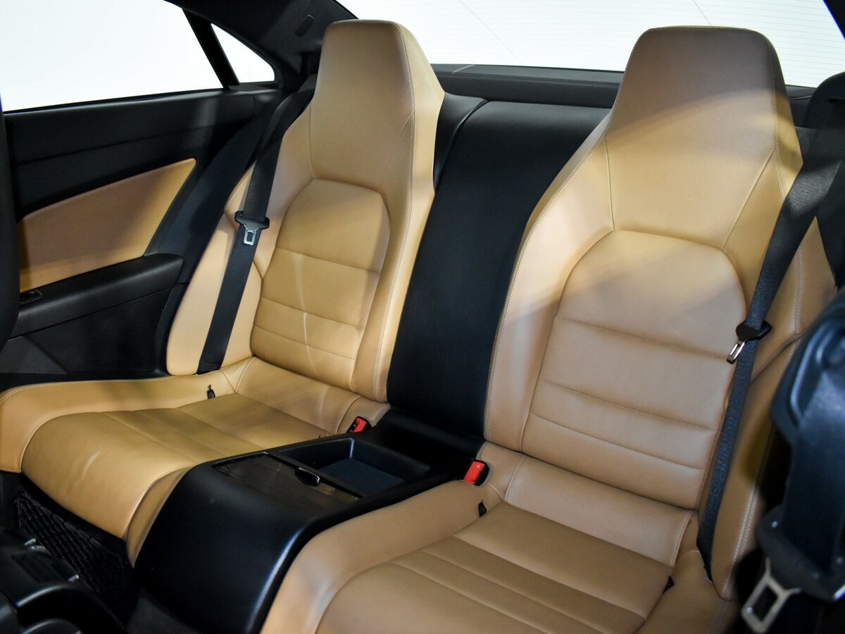 Б/У Мерседес-Бенц Е-Класс 2010 года. Фото: #9