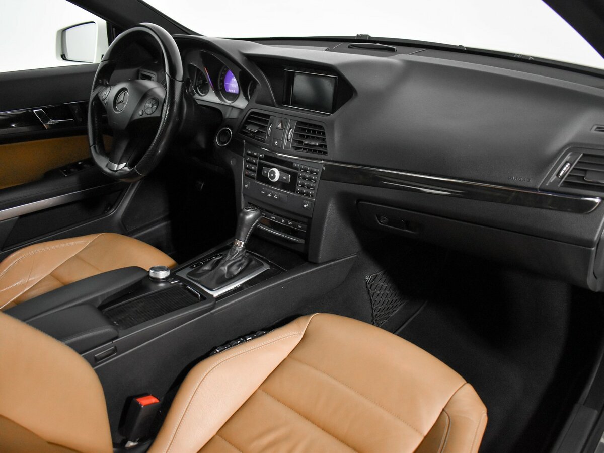 Б/У Мерседес-Бенц Е-Класс 2010 года. Фото: #10