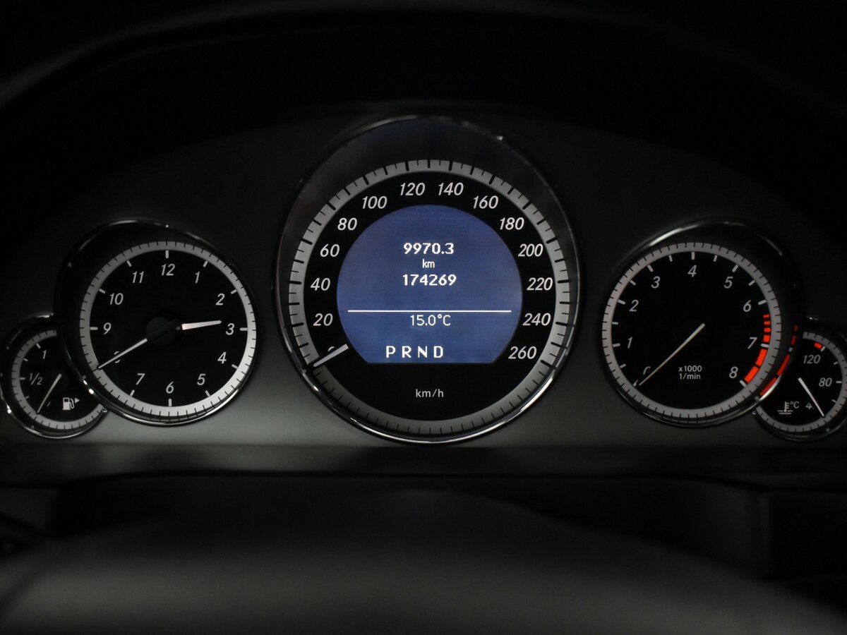 Б/У Мерседес-Бенц Е-Класс 2010 года. Фото: #16