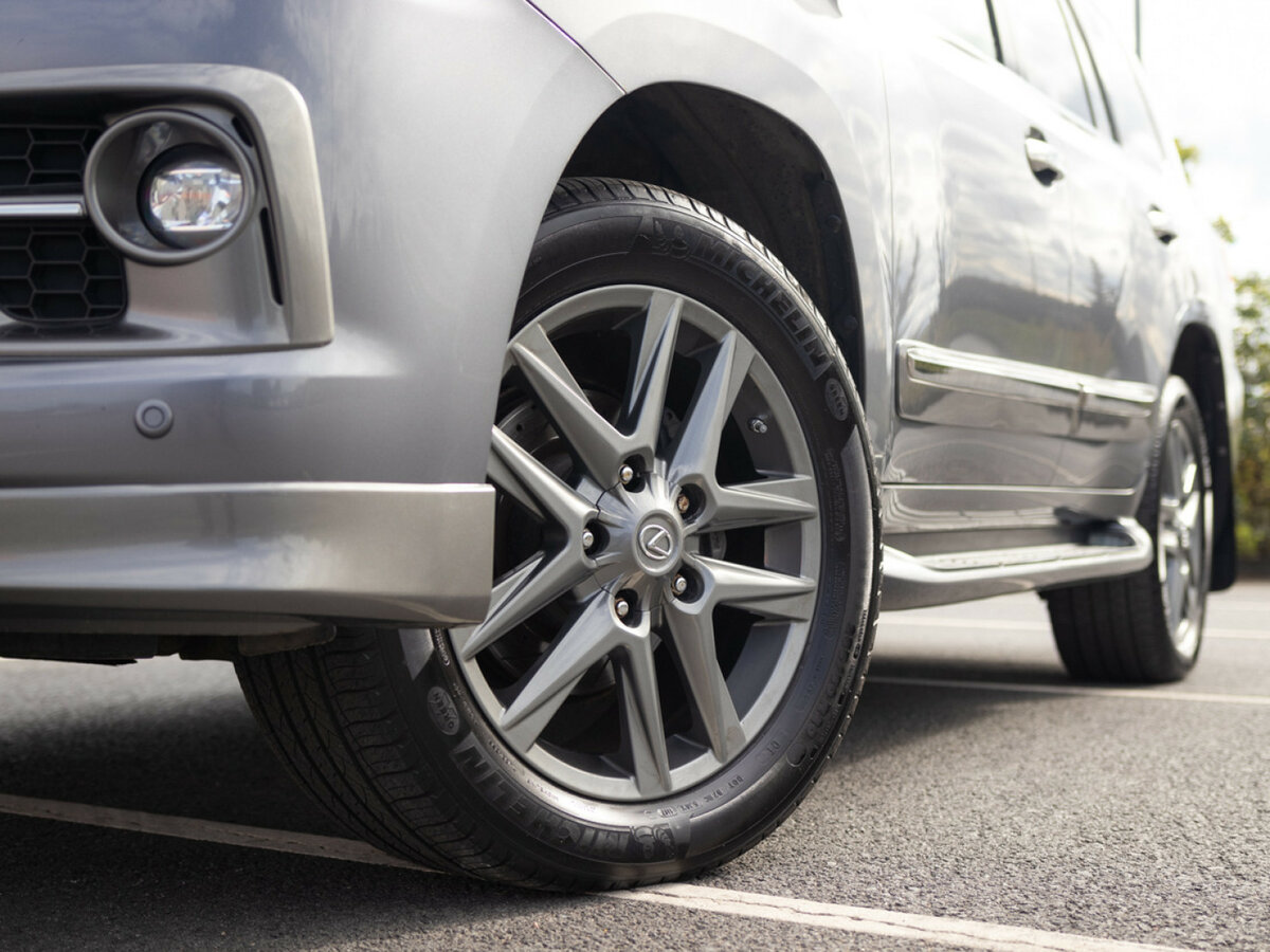 Б/У Лексус Л-Икс 2014 года. Фото: #2