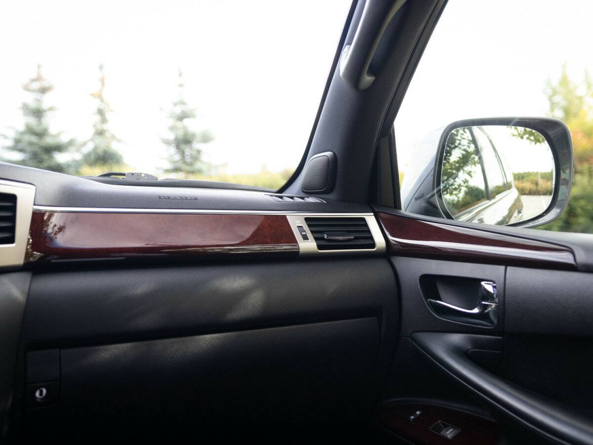 Б/У Лексус Л-Икс 2014 года. Фото: #13