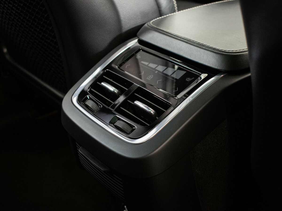 Б/У Вольво ИксЦ90 2019 года. Фото: #13