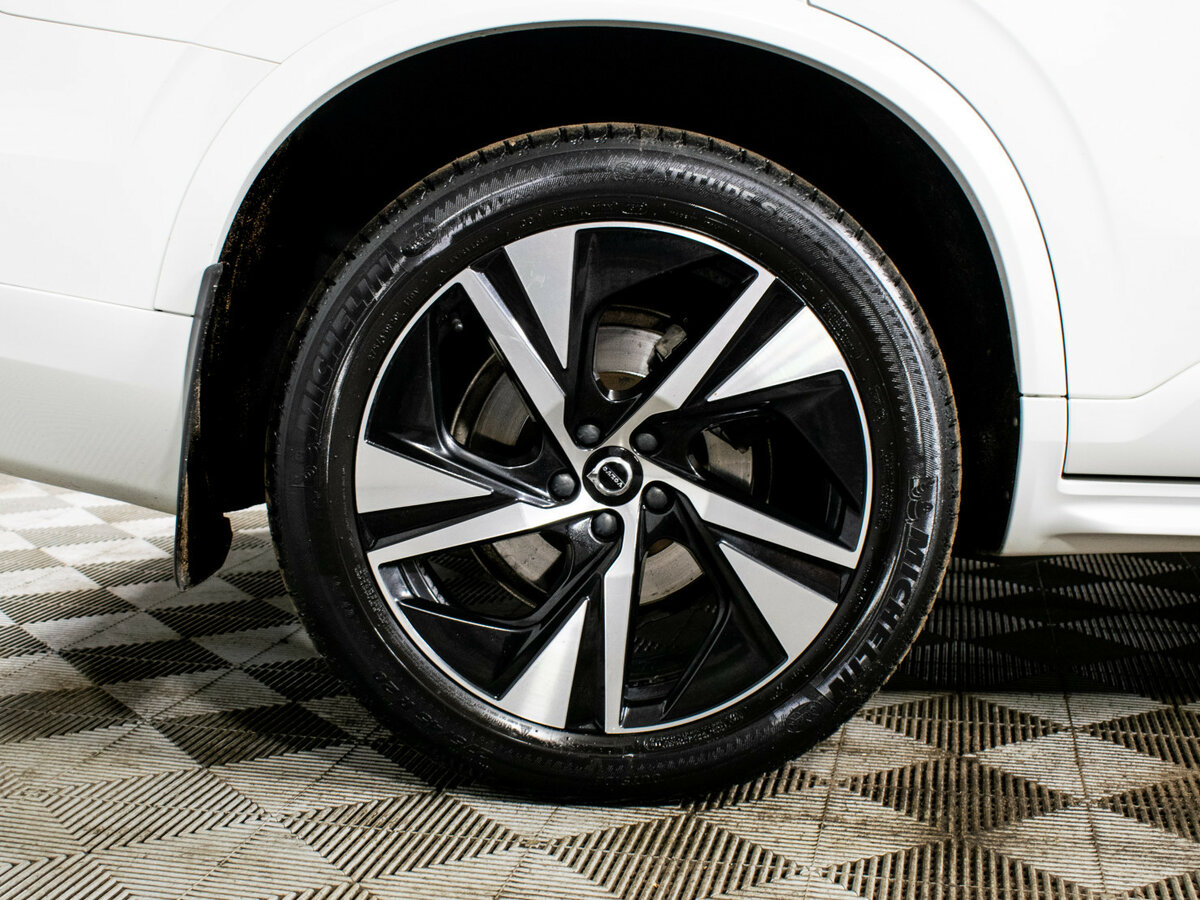 Б/У Вольво ИксЦ90 2019 года. Фото: #24