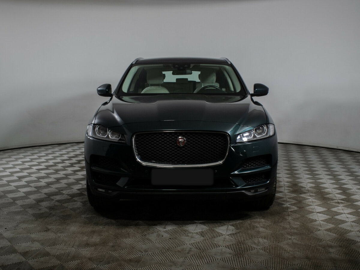 Б/У Ягуар Ф-Пэйс 2017 года. Фото: #1