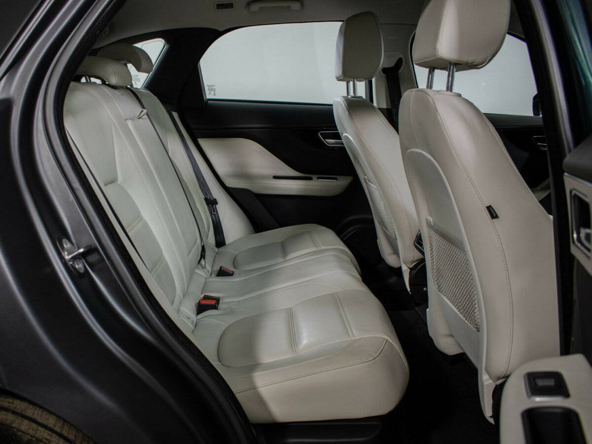 Б/У Ягуар Ф-Пэйс 2017 года. Фото: #9