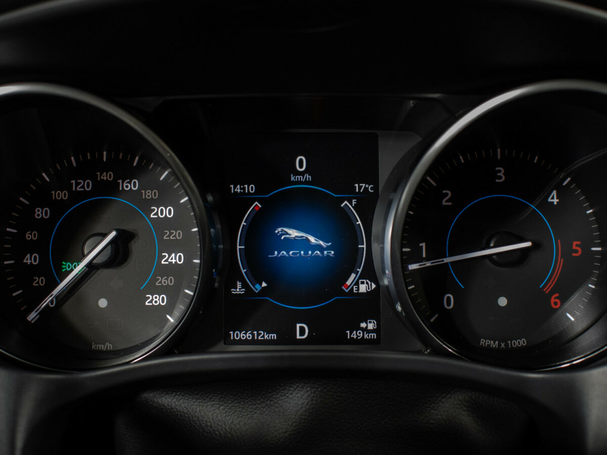 Б/У Ягуар Ф-Пэйс 2017 года. Фото: #11