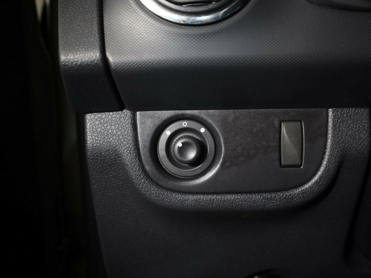 Б/У Рено Логан 2015 года. Фото: #15