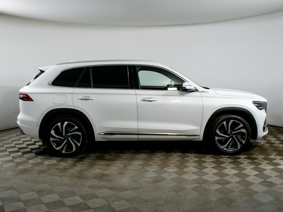 Б/У Джили Монжаро 2023 года. Фото: #3