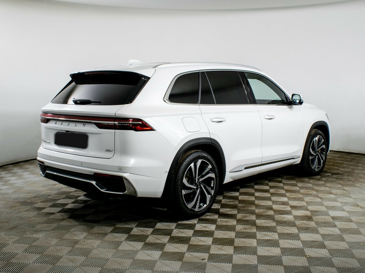 Б/У Джили Монжаро 2023 года. Фото: #4