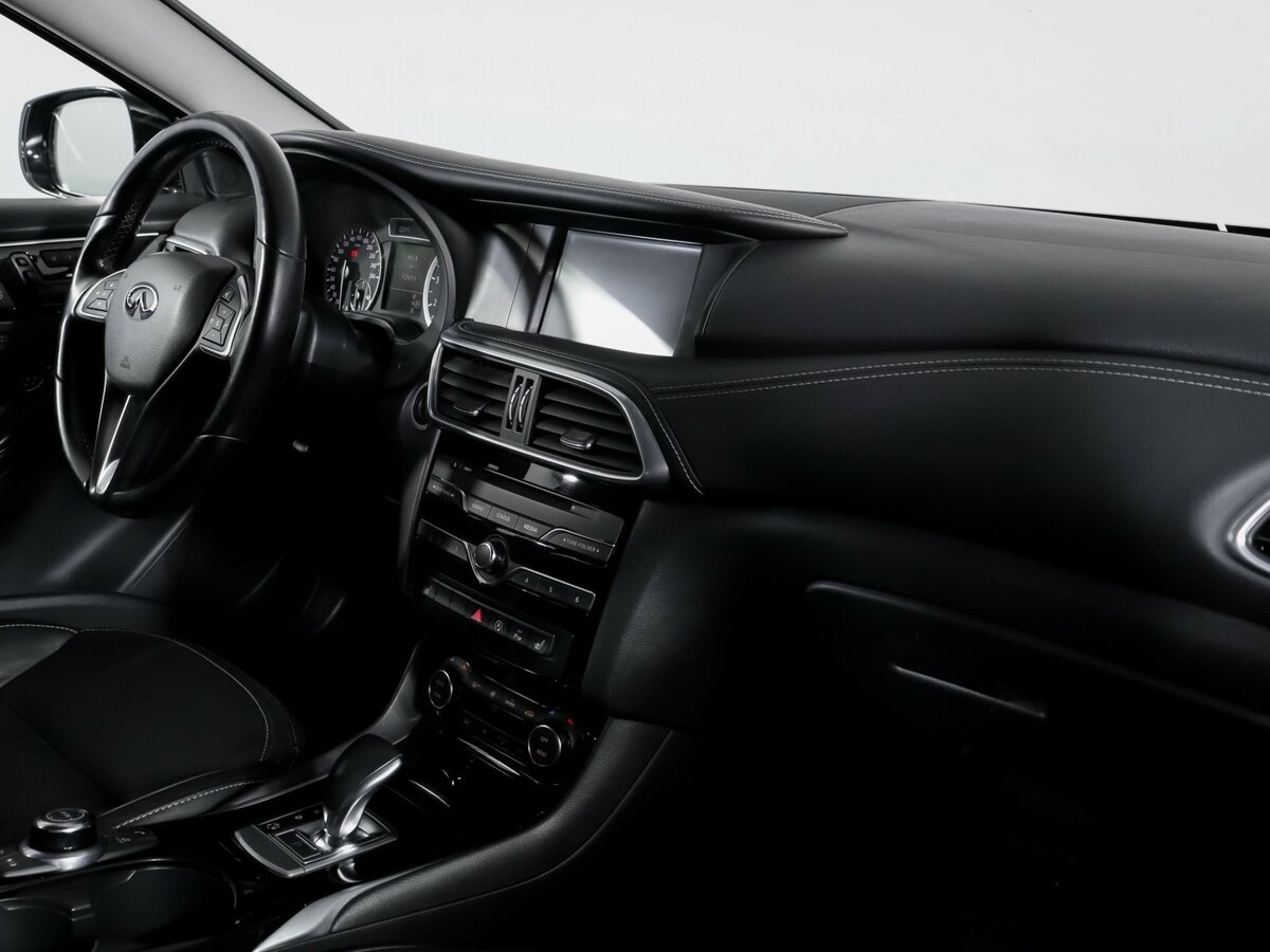 Б/У Инфинити Q30 2017 года. Фото: #6