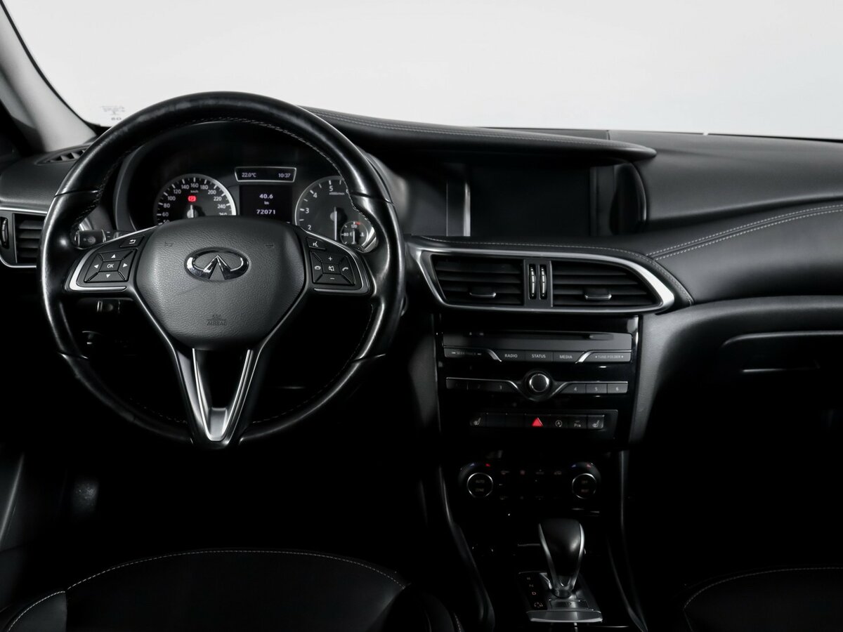 Б/У Инфинити Q30 2017 года. Фото: #9