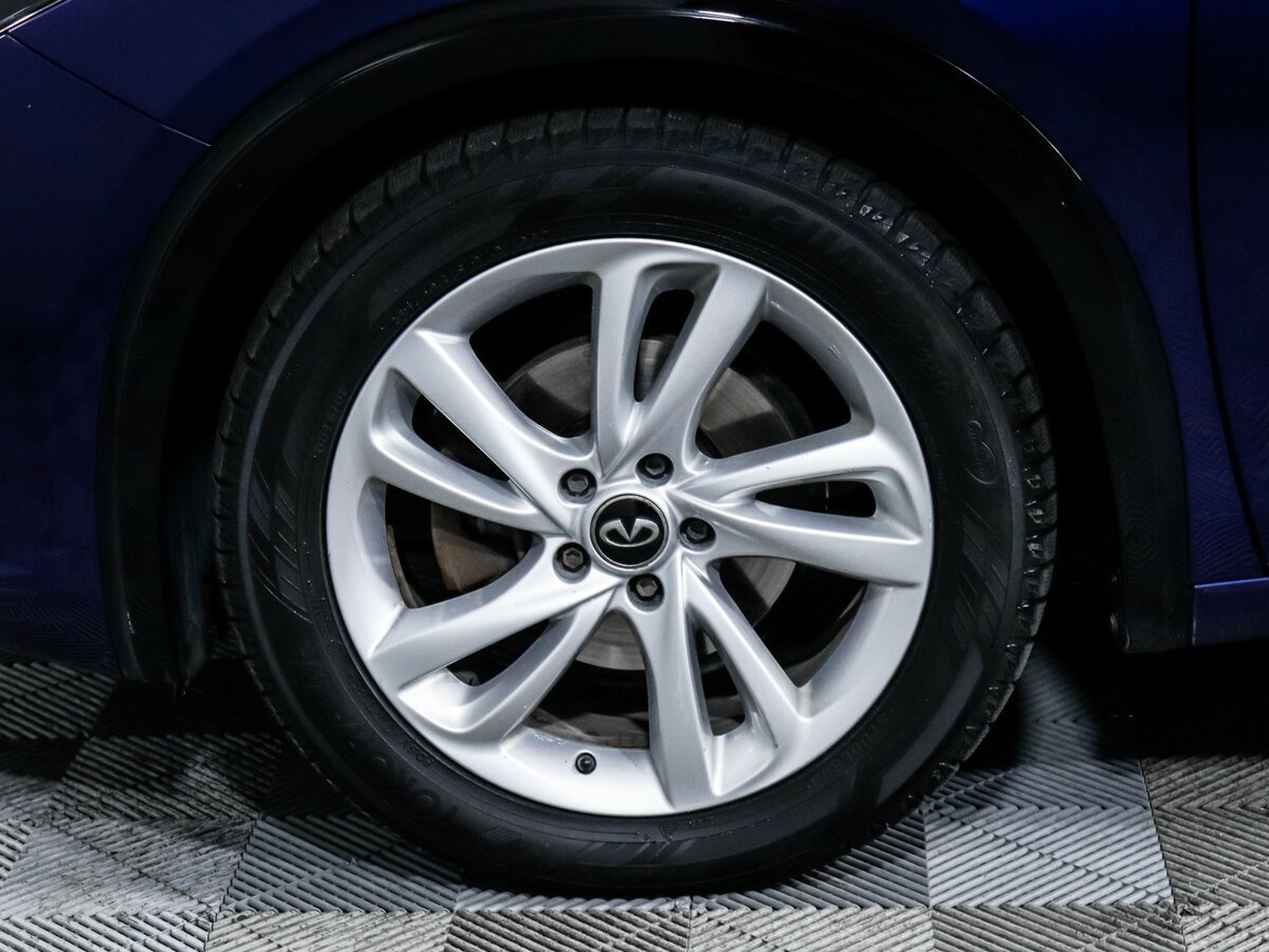 Б/У Инфинити Q30 2017 года. Фото: #11