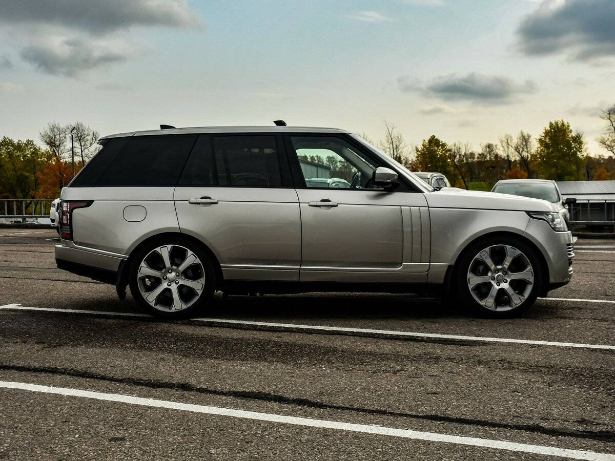 Б/У Лэнд Ровер Рэнж Ровер 2017 года. Фото: #3