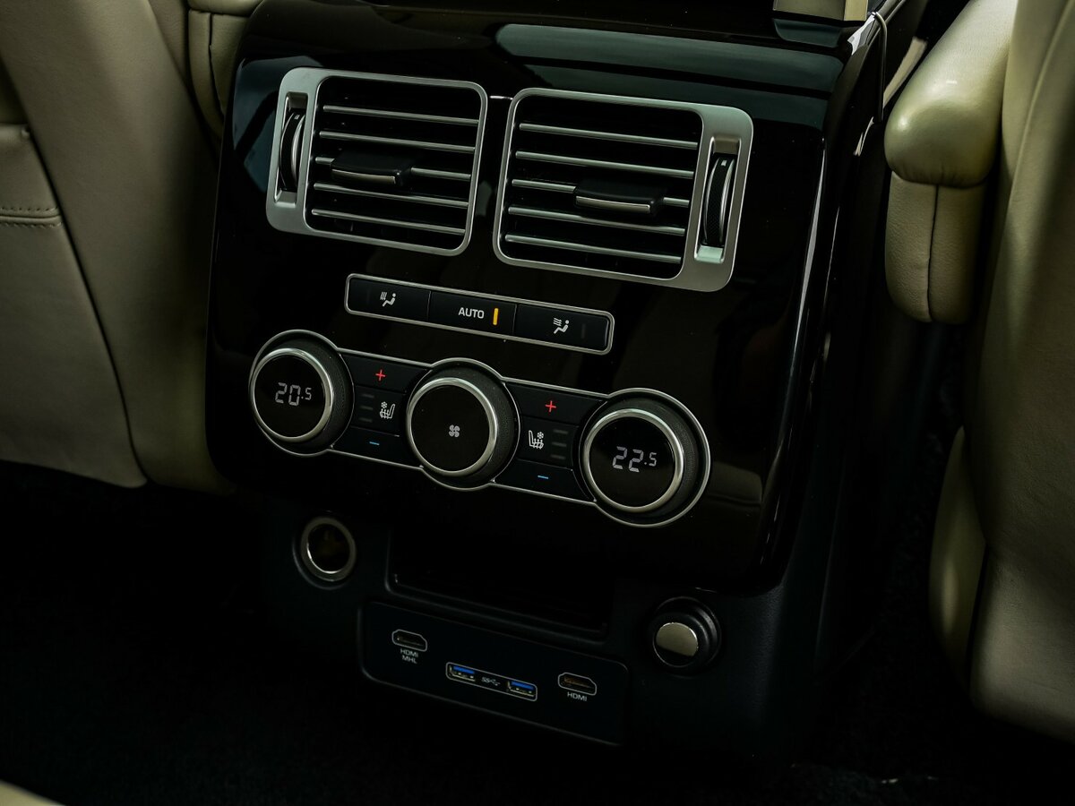 Б/У Лэнд Ровер Рэнж Ровер 2017 года. Фото: #13