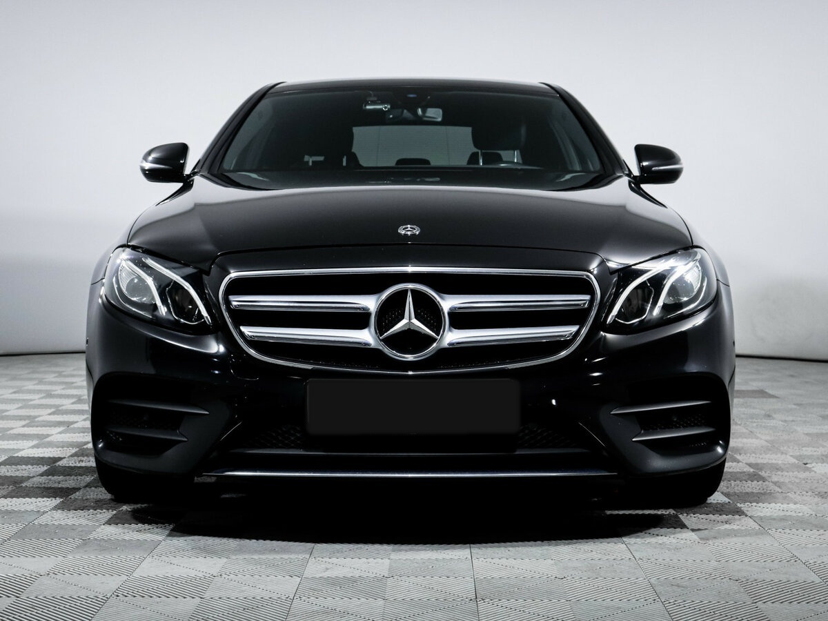 Б/У Мерседес-Бенц Е-Класс 2019 года. Фото: #1