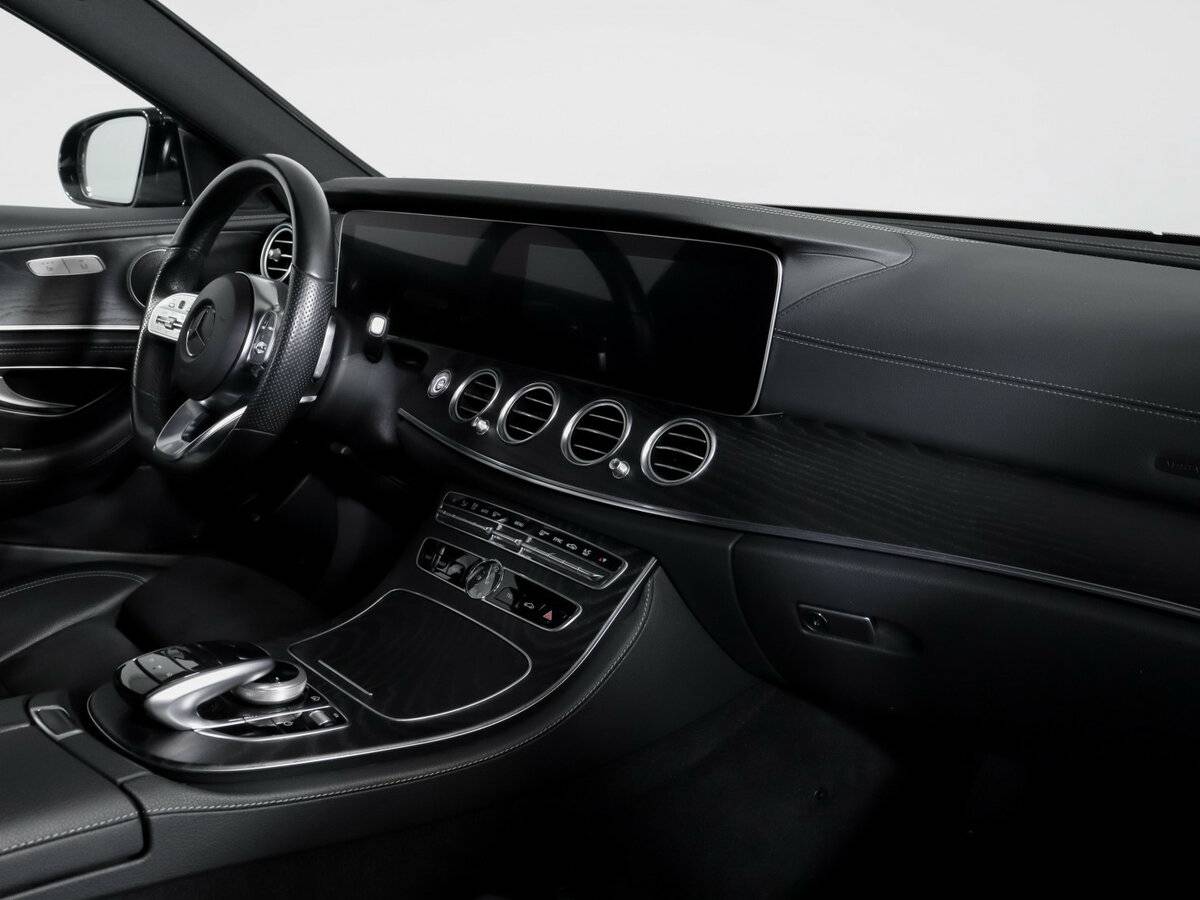 Б/У Мерседес-Бенц Е-Класс 2019 года. Фото: #8