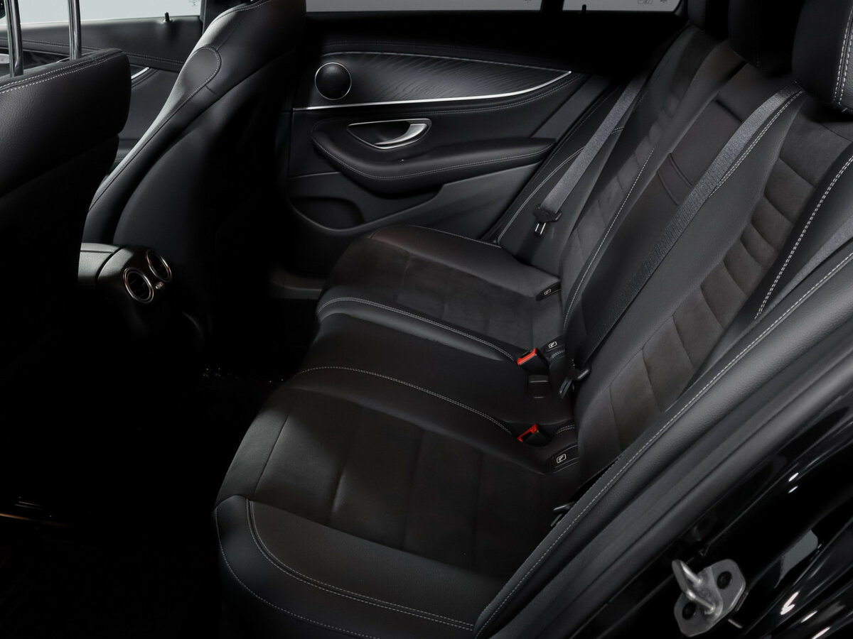 Б/У Мерседес-Бенц Е-Класс 2019 года. Фото: #9