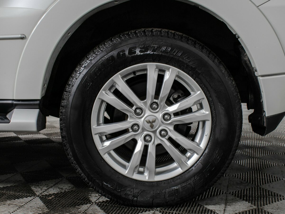 Б/У Митсубиши Паджеро 2019 года. Фото: #17