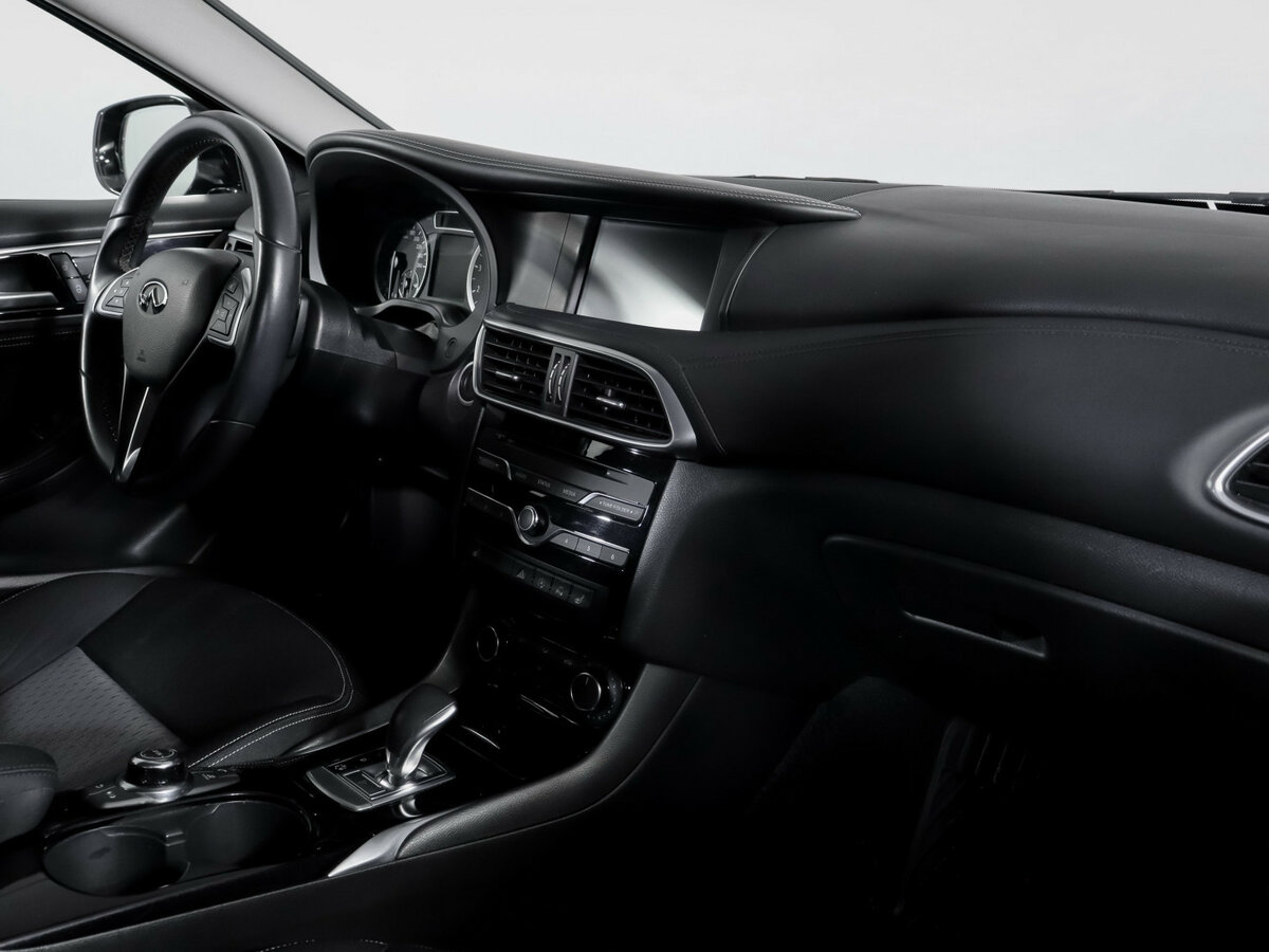 Б/У Инфинити QX30 2017 года. Фото: #6