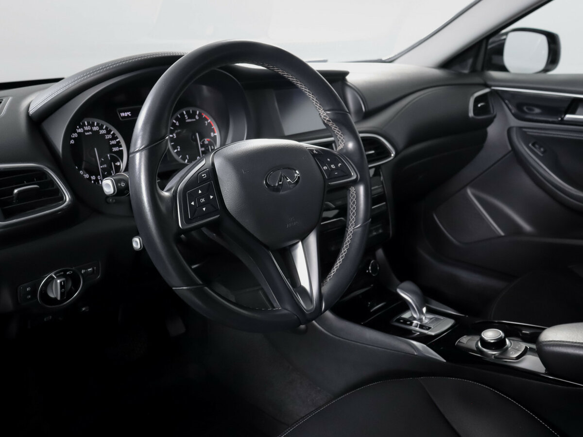 Б/У Инфинити QX30 2017 года. Фото: #11